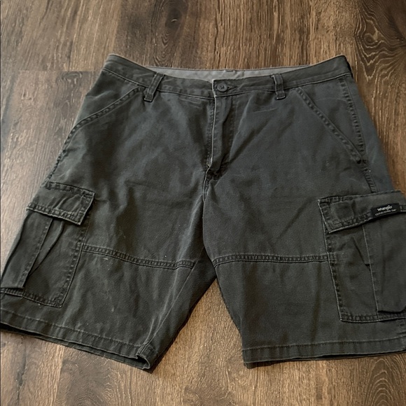 Wrangler Men's Black Cargo Shorts - Picture 1 of 3